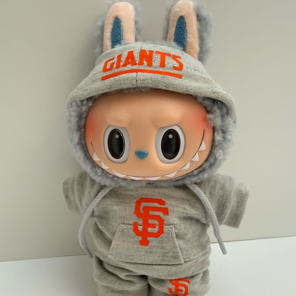 Labubu SF Giants 2pc warmups, baseball-inspired NEW